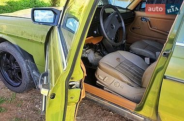 Седан Mercedes-Benz E-Class 1982 в Славському