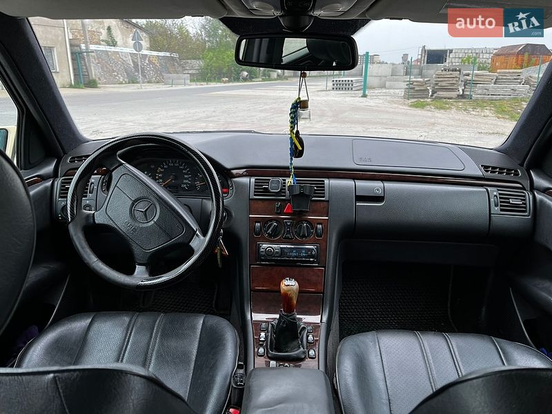 Седан Mercedes-Benz E-Class 1997 в Золочеве
