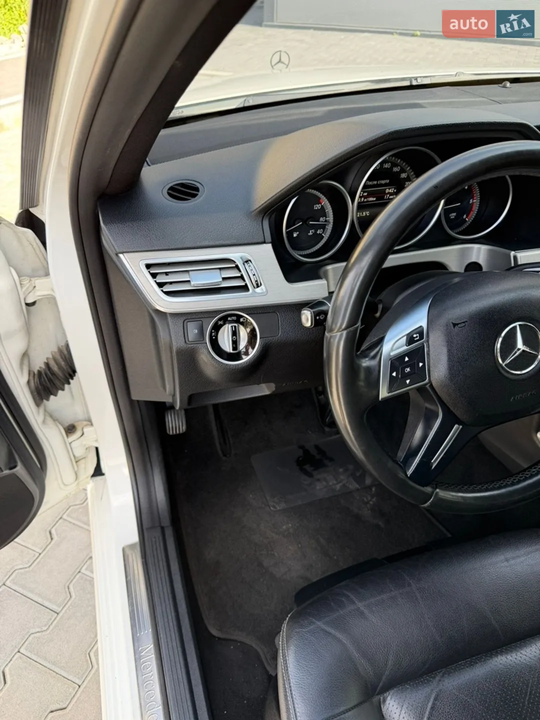 2013 Mercedes-Benz E-klasse - мініатюра 29