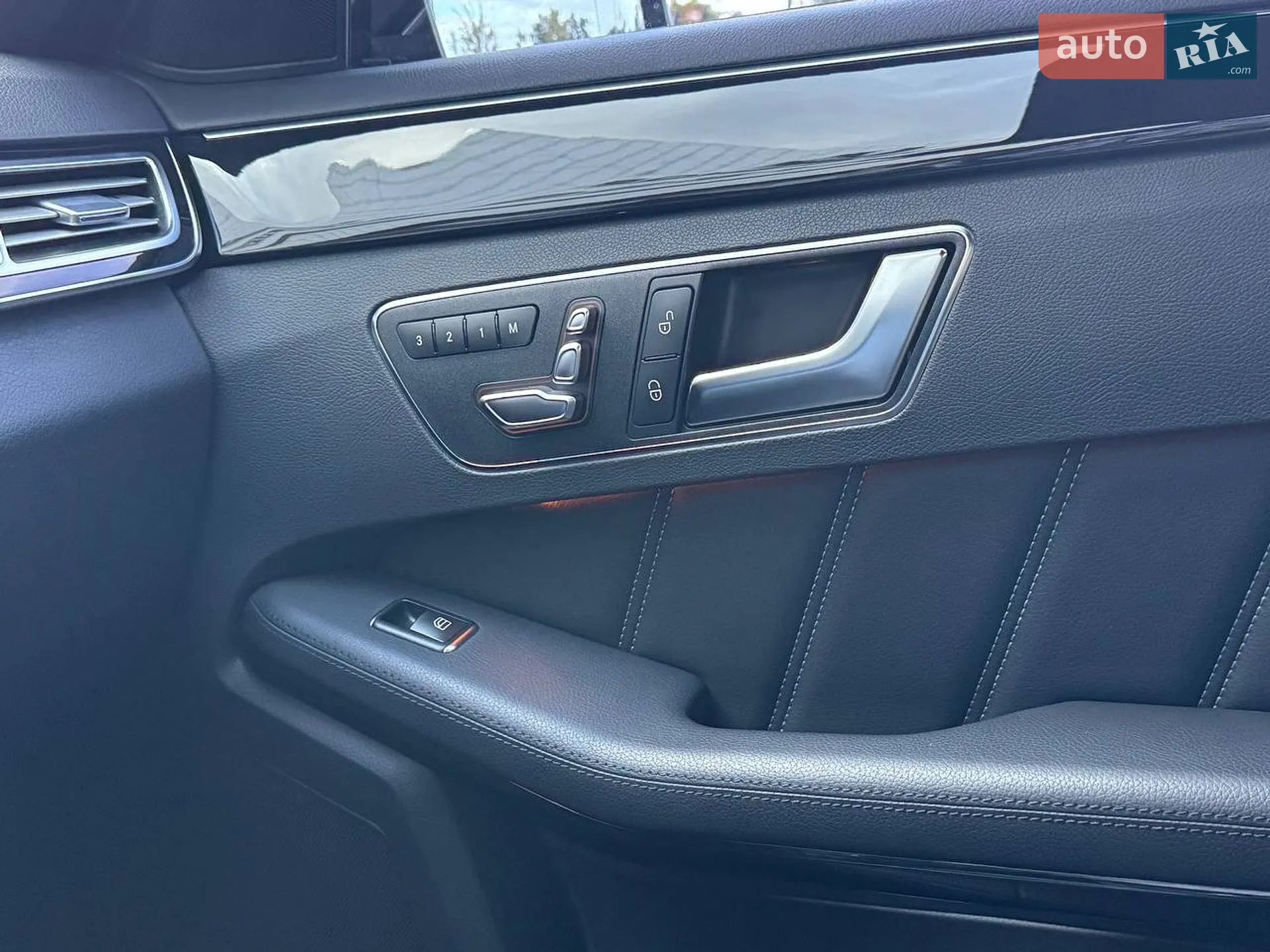 2015 Mercedes-Benz E-klasse - мініатюра 32