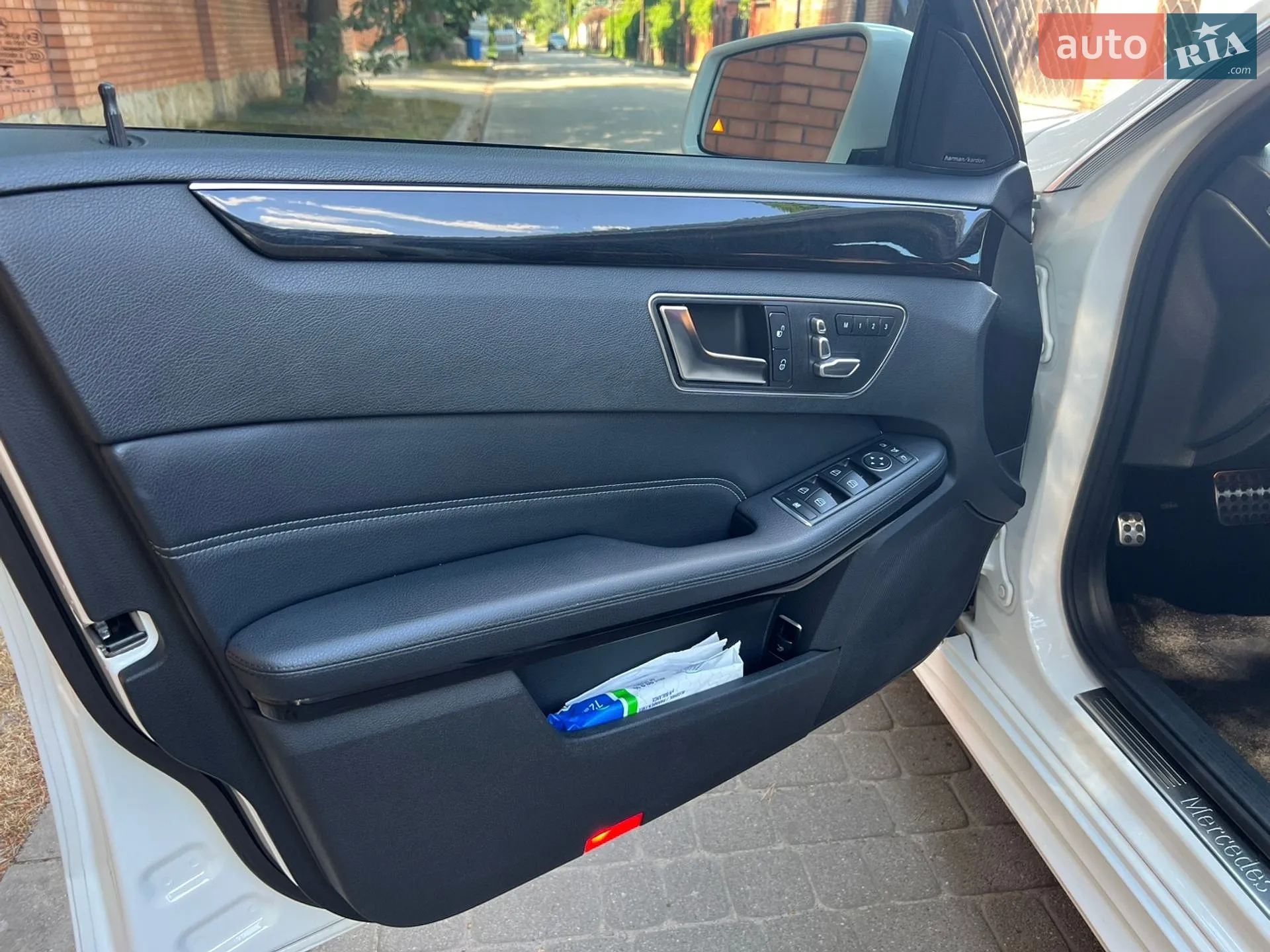 Mercedes-Benz E-Class 2015 VIN WDDHF9HB7GB186586 фото оголошення 43 з 58