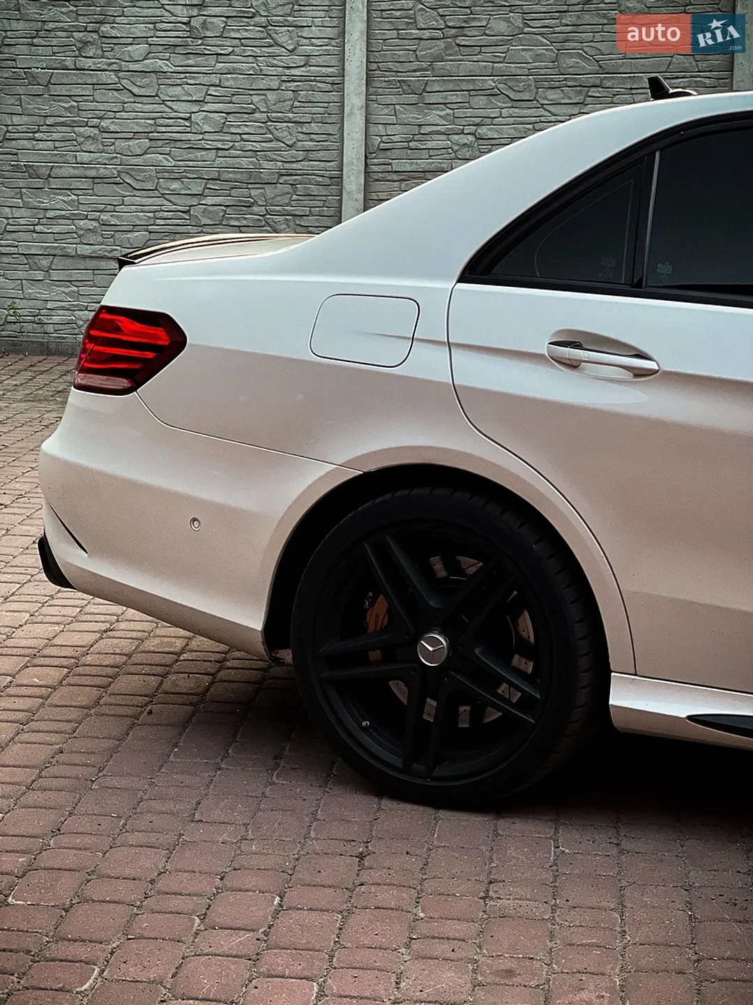 Mercedes-Benz E-Class 2015 VIN WDDHF7GB1GB278914 фото оголошення 3 з 26