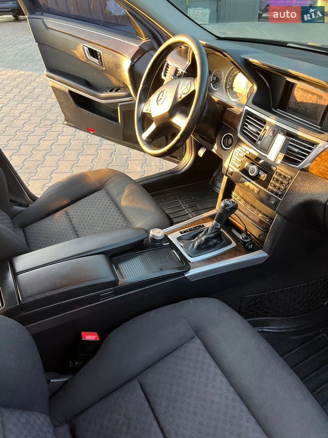 2010 Mercedes-Benz E-klasse - мініатюра 30