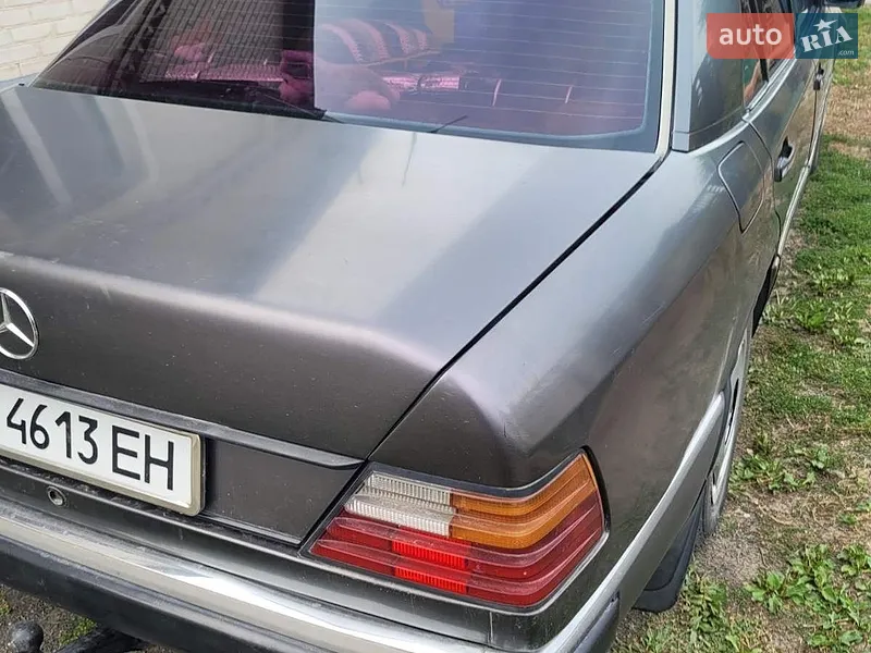 Mercedes-Benz E-Class 1992