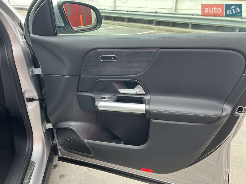 Хэтчбек Mercedes-Benz EQA 2023 в Киеве