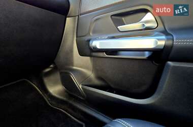 Внедорожник / Кроссовер Mercedes-Benz EQB 2023 в 