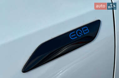 Позашляховик / Кросовер Mercedes-Benz EQB 2021 в 