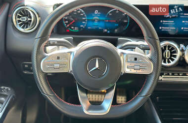 Позашляховик / Кросовер Mercedes-Benz EQB 2021 в 