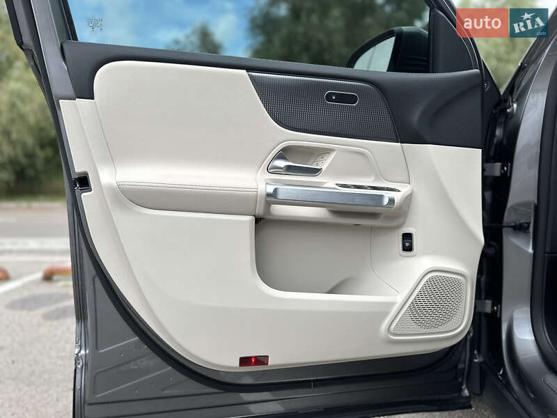 Внедорожник / Кроссовер Mercedes-Benz EQB 2023 в Киеве