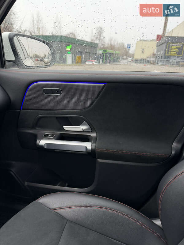 Внедорожник / Кроссовер Mercedes-Benz EQB 2023 в Киеве