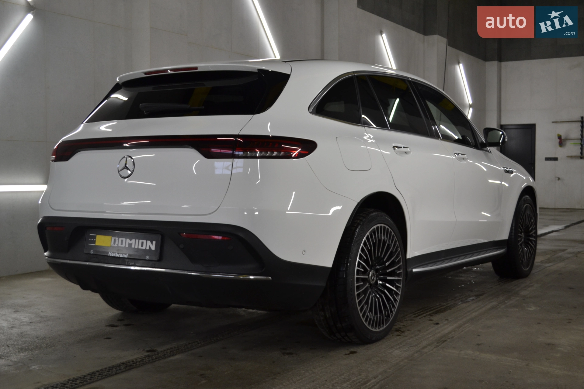 2022 Mercedes-Benz EQC - мініатюра 11