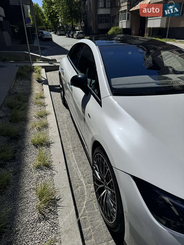 Седан Mercedes-Benz EQE 2022 в Львове