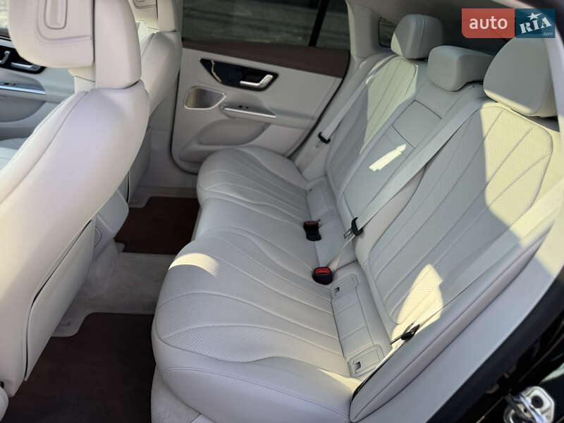 Седан Mercedes-Benz EQE 2022 в Києві