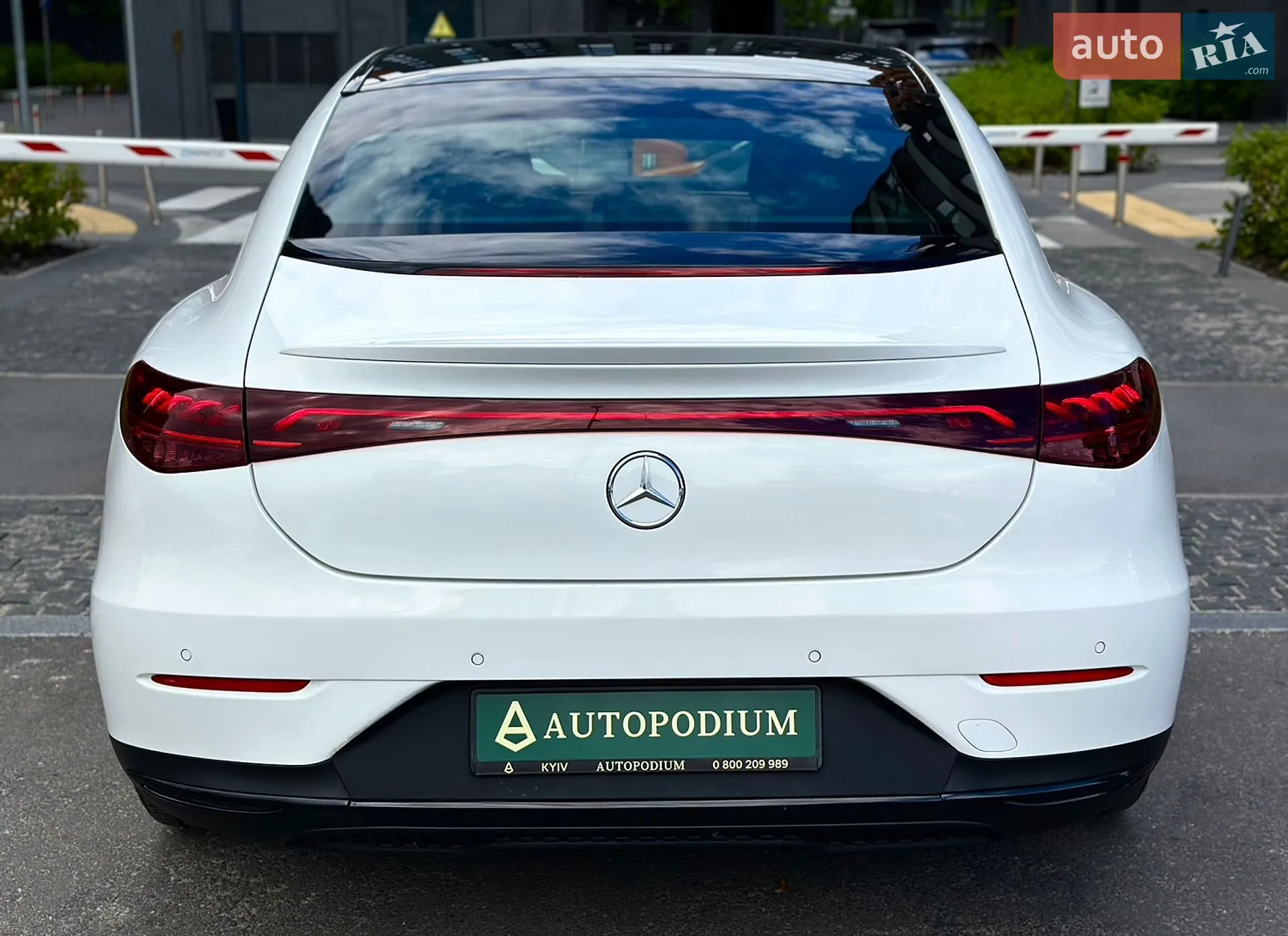 2022 Mercedes-Benz EQE - мініатюра 12