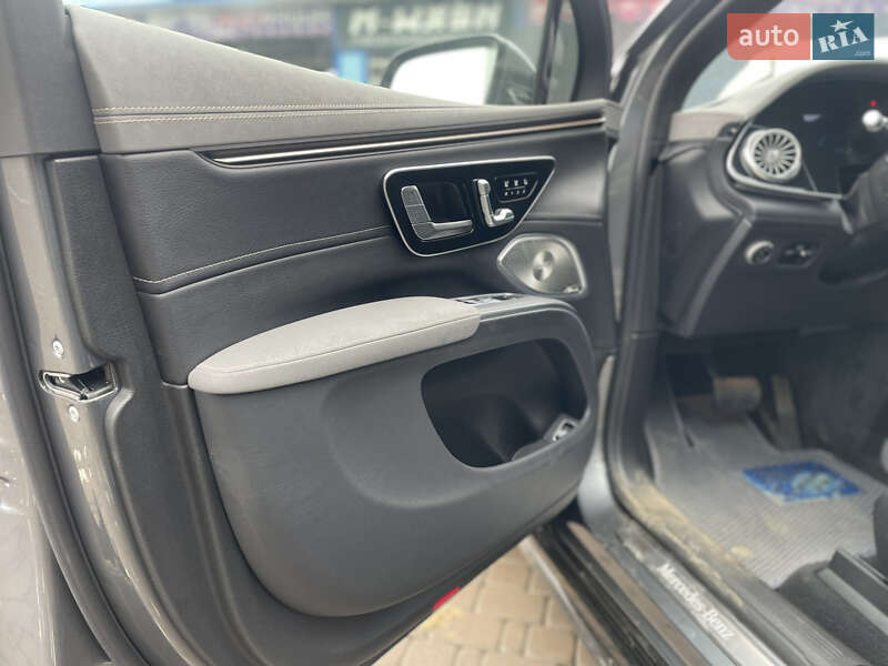 Седан Mercedes-Benz EQS SUV 2023 в Черновцах