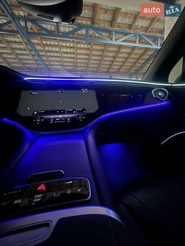 Седан Mercedes-Benz EQS SUV 2023 в Черновцах