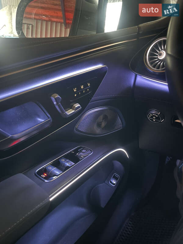 Седан Mercedes-Benz EQS SUV 2023 в Черновцах