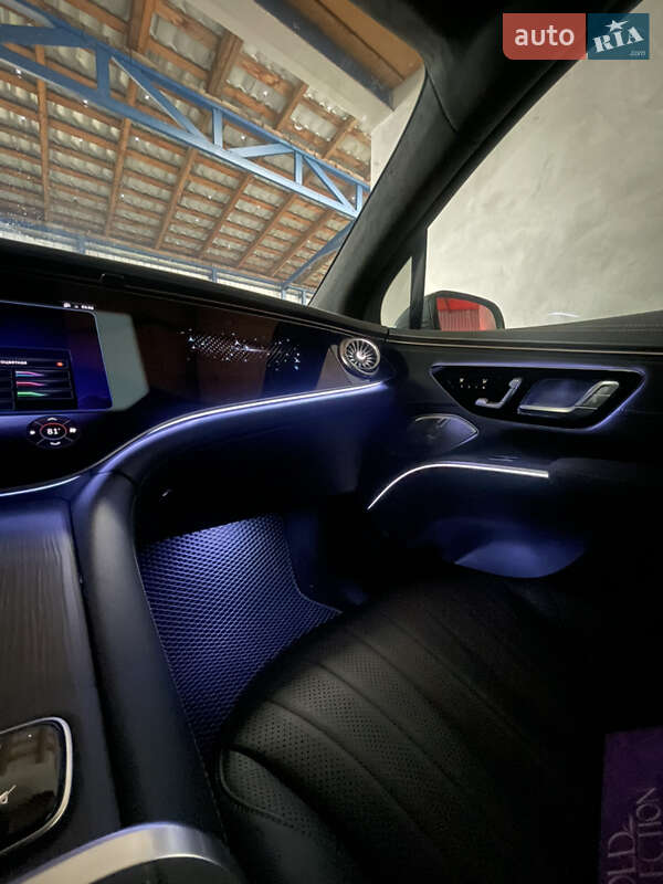 Седан Mercedes-Benz EQS SUV 2023 в Черновцах