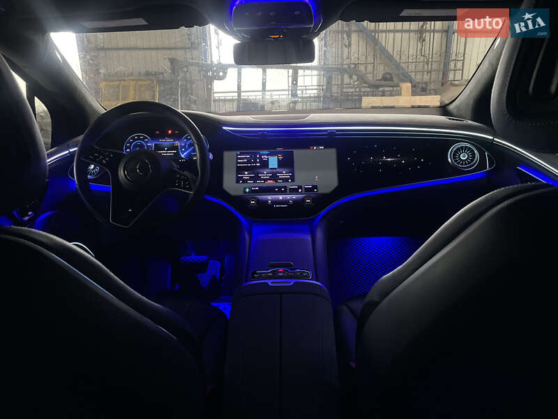 Седан Mercedes-Benz EQS SUV 2023 в Черновцах