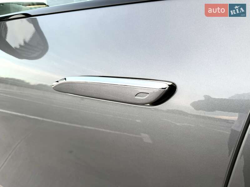 Седан Mercedes-Benz EQS SUV 2023 в Киеве