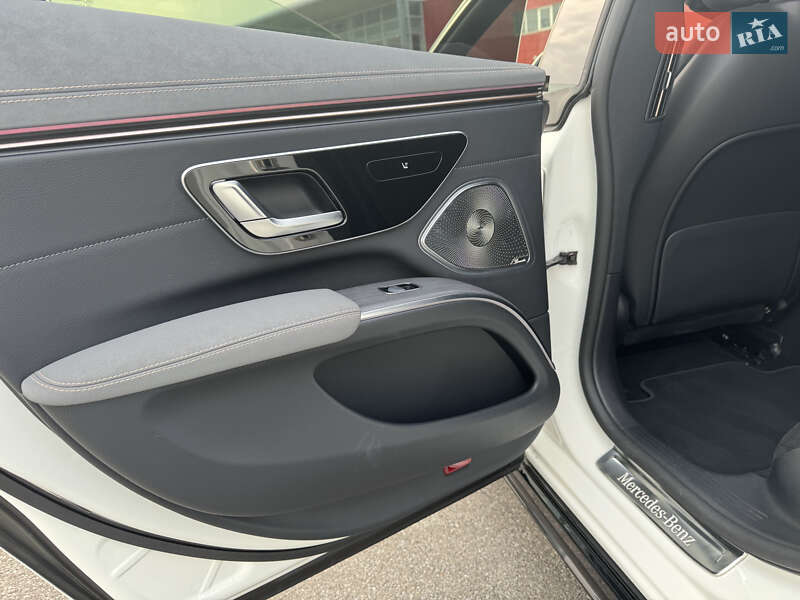 Седан Mercedes-Benz EQS 2022 в Киеве