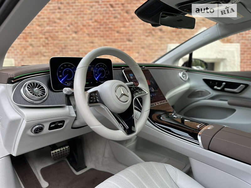 Седан Mercedes-Benz EQS 2022 в Львове