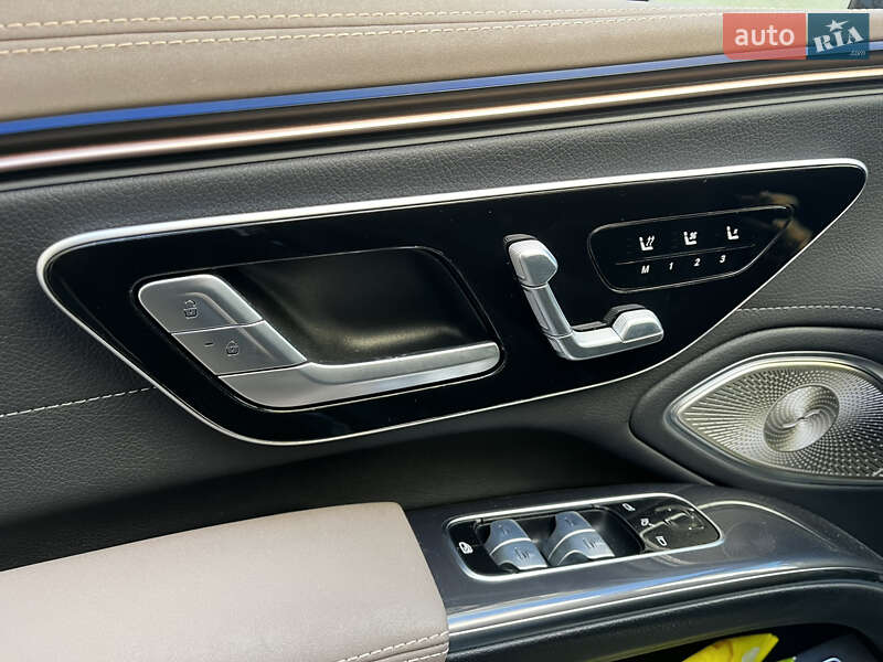 Седан Mercedes-Benz EQS 2022 в Дрогобыче