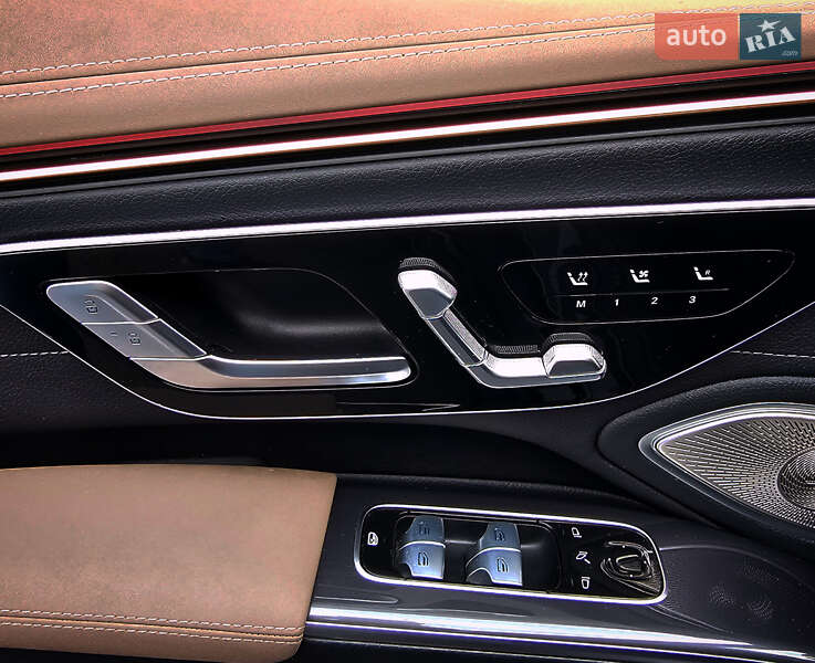 Седан Mercedes-Benz EQS 2022 в Коростене