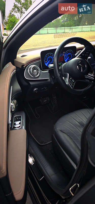 Седан Mercedes-Benz EQS 2022 в Коростене