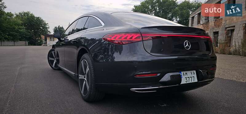 Седан Mercedes-Benz EQS 2022 в Коростене