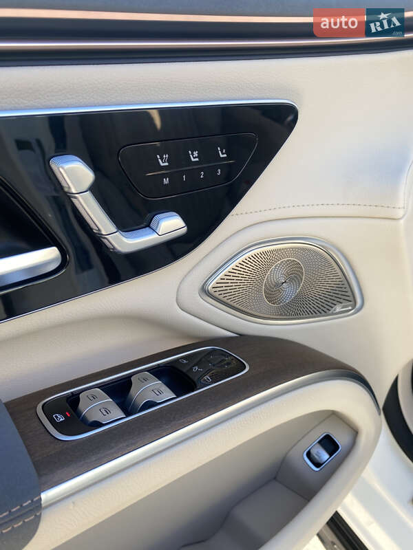 Седан Mercedes-Benz EQS 2023 в Києві