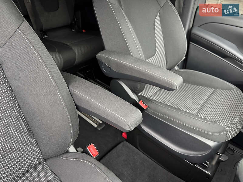 Минивэн Mercedes-Benz EQV 2023 в Киеве фото 29 Минивэн Mercedes-Benz EQV 2023 в Киеве