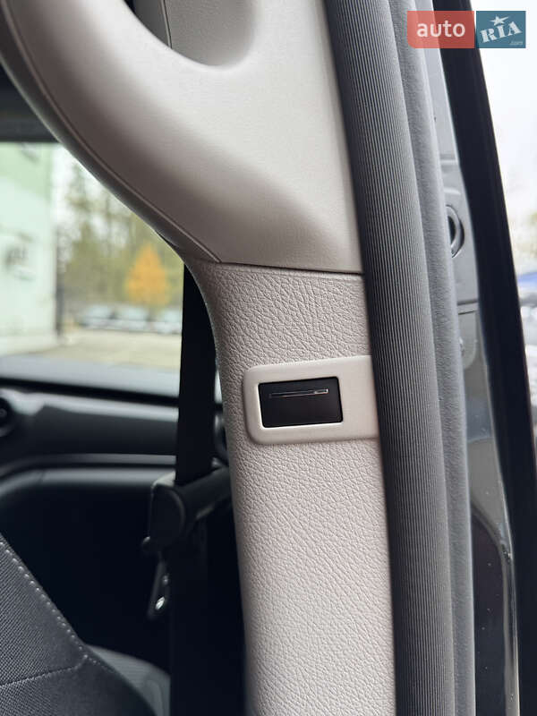 Минивэн Mercedes-Benz EQV 2023 в Киеве фото 53 Минивэн Mercedes-Benz EQV 2023 в Киеве