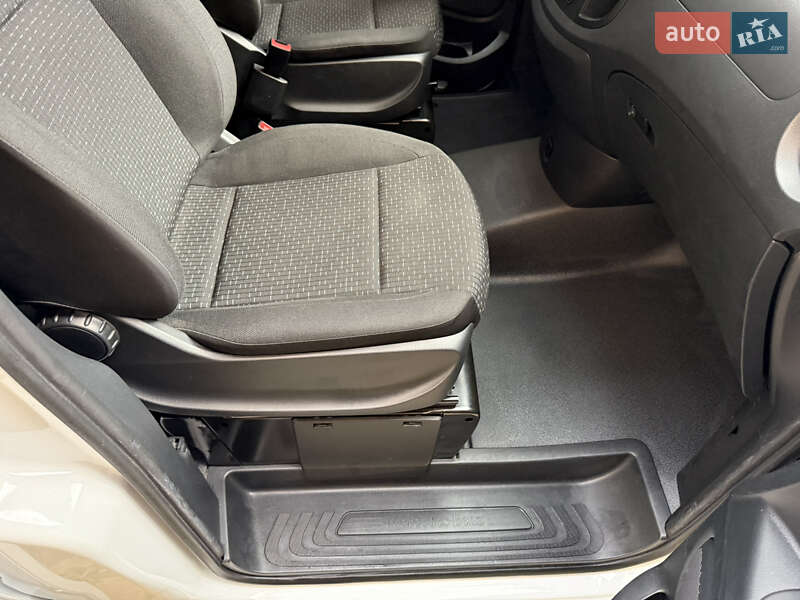 Минивэн Mercedes-Benz eVito 2021 в Тячеве