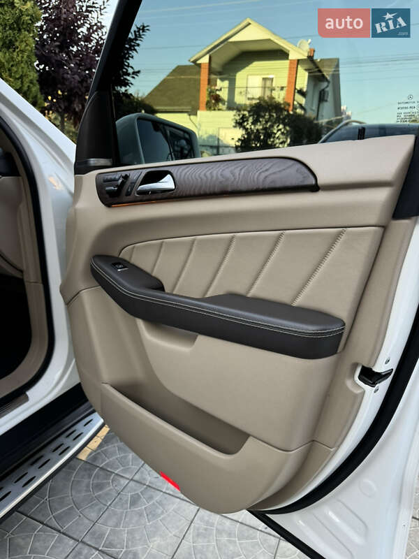 Внедорожник / Кроссовер Mercedes-Benz GL-Class 2015 в Киеве фото 34 Внедорожник / Кроссовер Mercedes-Benz GL-Class 2015 в Киеве