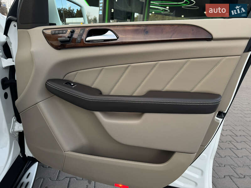 Внедорожник / Кроссовер Mercedes-Benz GL-Class 2016 в Киеве фото 20 Внедорожник / Кроссовер Mercedes-Benz GL-Class 2016 в Киеве