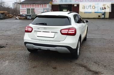 Хетчбек Mercedes-Benz GLA-Class 2017 в 