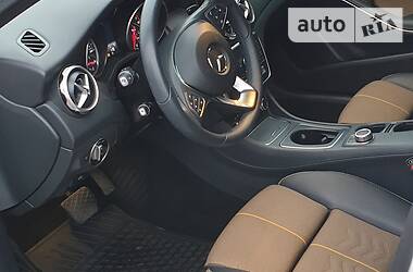 Хетчбек Mercedes-Benz GLA-Class 2017 в 