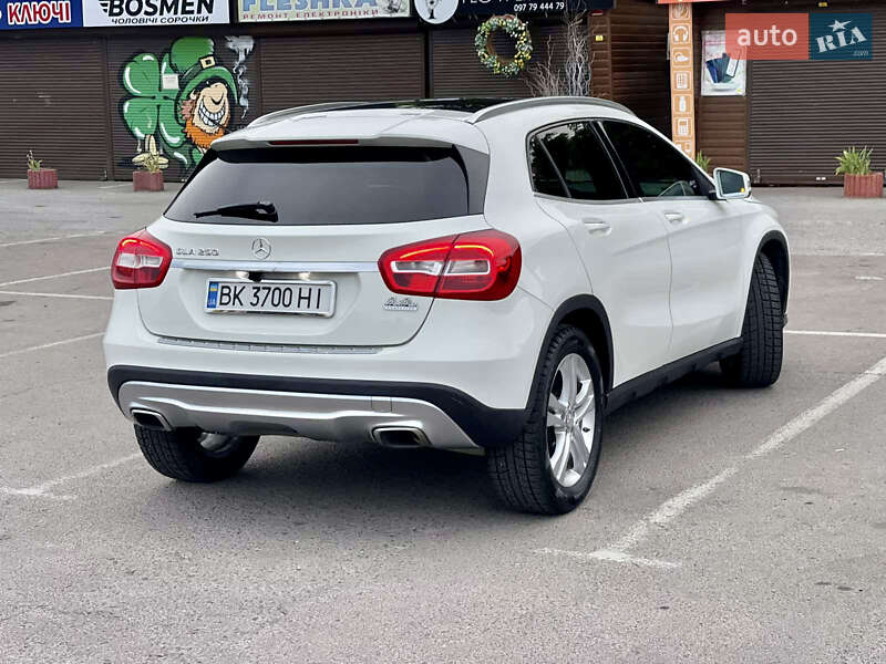 Внедорожник / Кроссовер Mercedes-Benz GLA-Class 2015 в Ровно