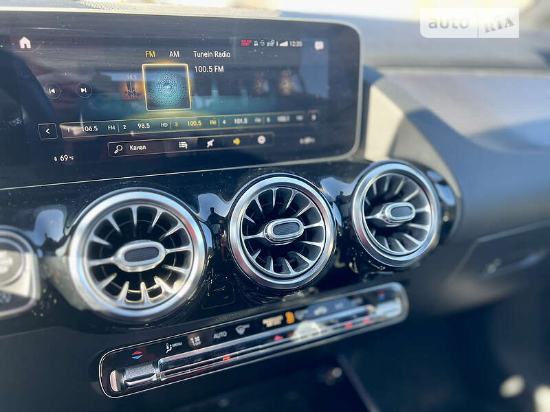 Внедорожник / Кроссовер Mercedes-Benz GLA-Class 2020 в Киеве