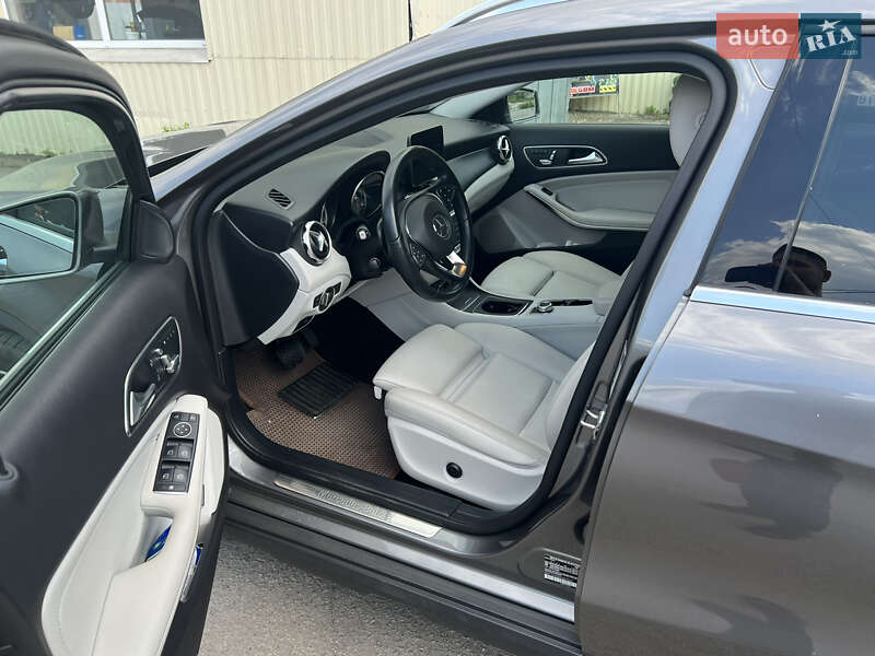 Позашляховик / Кросовер Mercedes-Benz GLA-Class 2018 в Полтаві