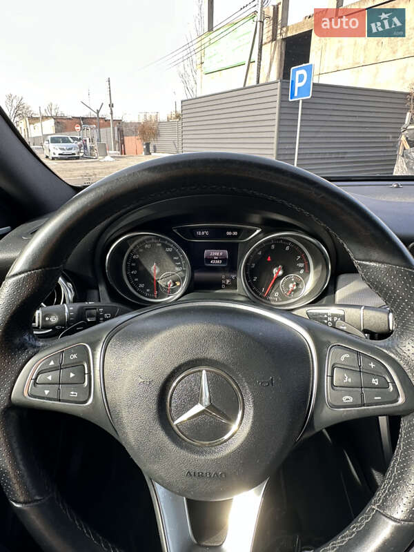 Внедорожник / Кроссовер Mercedes-Benz GLA-Class 2019 в Киеве