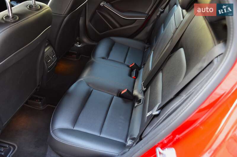 Внедорожник / Кроссовер Mercedes-Benz GLA-Class 2018 в Киеве