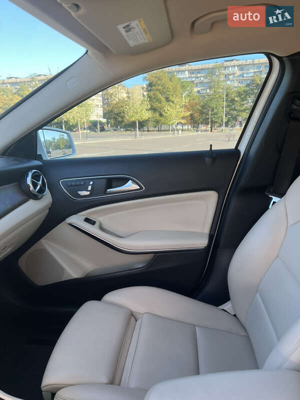 Внедорожник / Кроссовер Mercedes-Benz GLA-Class 2018 в Киеве