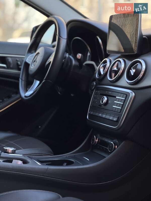 Внедорожник / Кроссовер Mercedes-Benz GLA-Class 2016 в Днепре