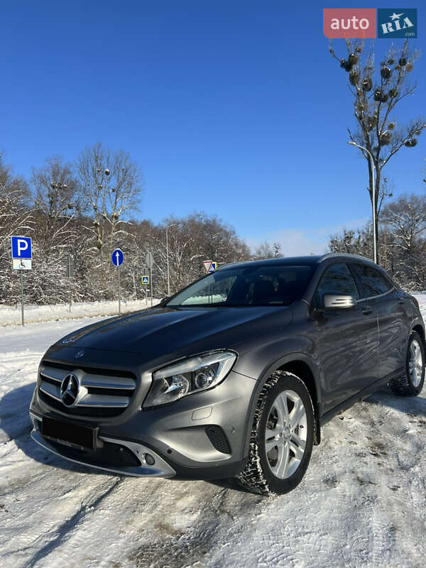 Позашляховик / Кросовер Mercedes-Benz GLA-Class 2015 в 