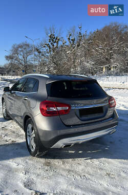 Позашляховик / Кросовер Mercedes-Benz GLA-Class 2015 в 