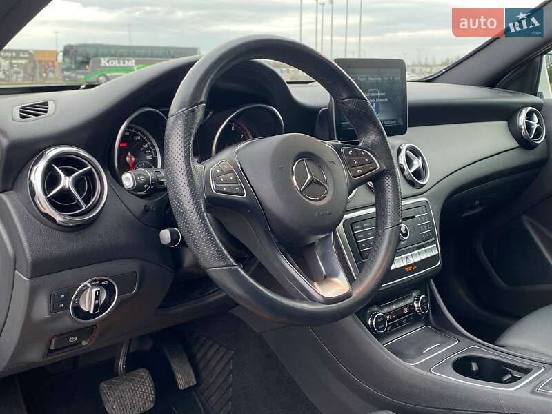Внедорожник / Кроссовер Mercedes-Benz GLA-Class 2019 в Львове