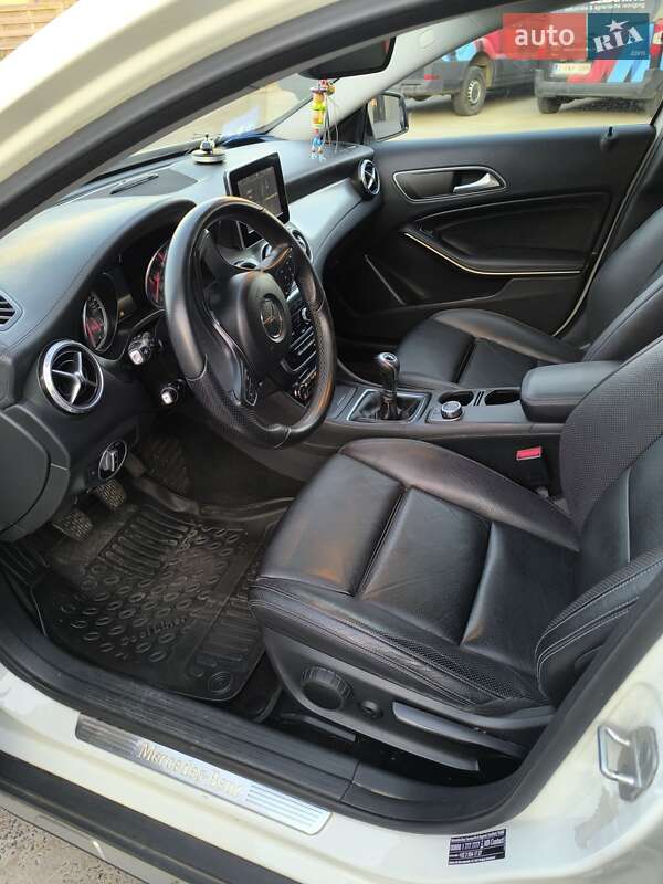 Внедорожник / Кроссовер Mercedes-Benz GLA-Class 2016 в Ровно