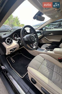 Позашляховик / Кросовер Mercedes-Benz GLA-Class 2017 в 